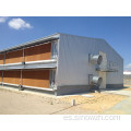 Casa de cobertizo de pollo de estructura de acero prefabricada con equipamiento